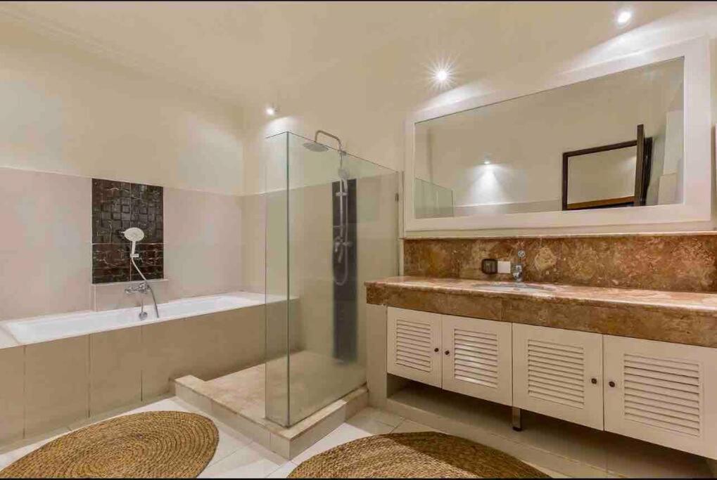 Spacious 2bdr Walking Eat&shop Street Villa *